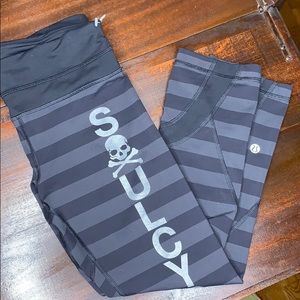 Lululemon Soul Cycle black & Gray Skull Leggings 4